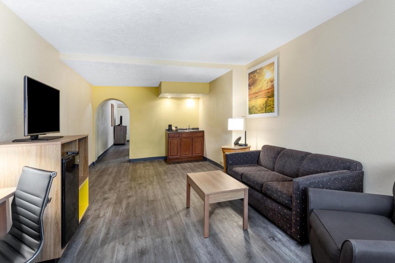 Days Inn & Suites By Wyndham Clovis Ngoại thất bức ảnh
